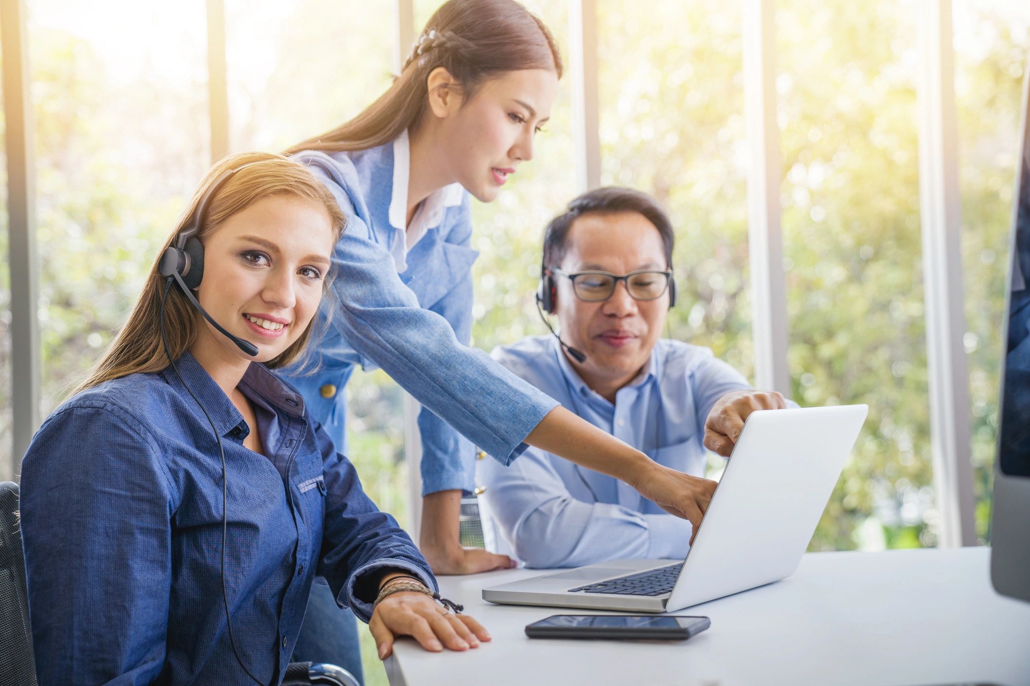 customer service online chat SaaS support team